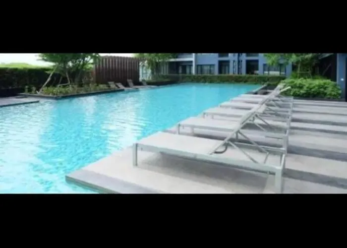 Perfectly Located Airport Link Train Access Apartment *