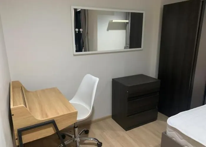 Apartment Perfectly Located Airport Link Train Access